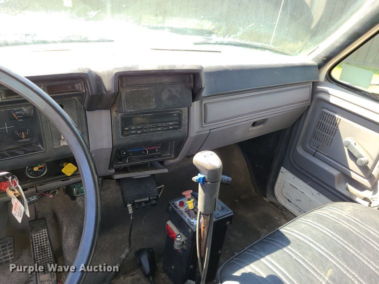 image for item GT9030 1998 Ford F800  dump truck