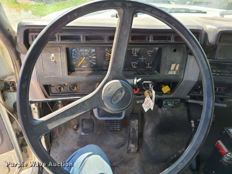 image for item GT9030 1998 Ford F800  dump truck