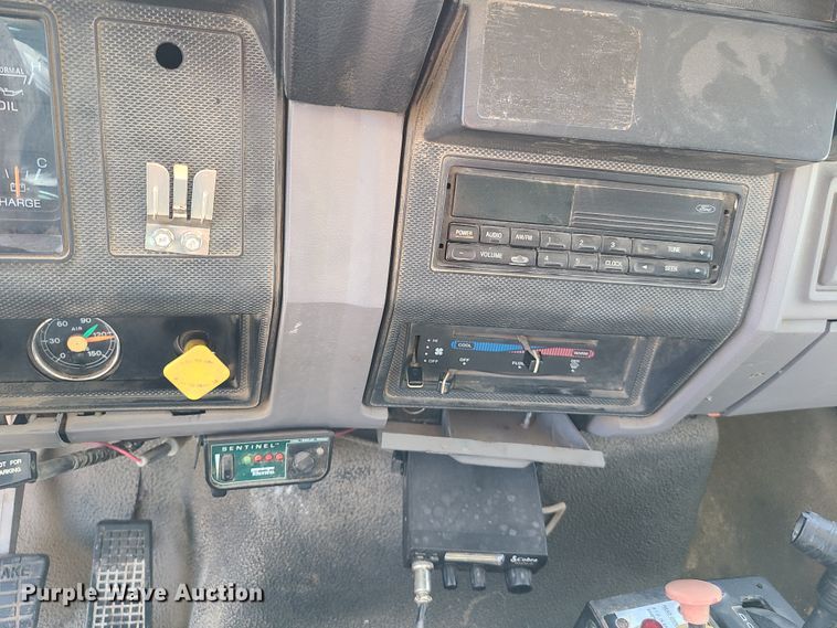 image for item GT9030 1998 Ford F800  dump truck