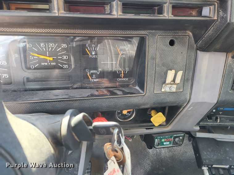 image for item GT9030 1998 Ford F800  dump truck