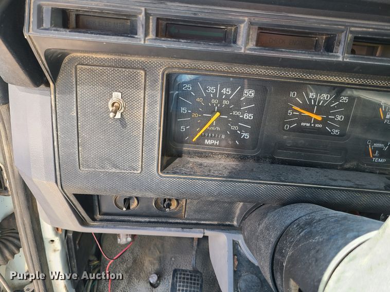 image for item GT9030 1998 Ford F800  dump truck