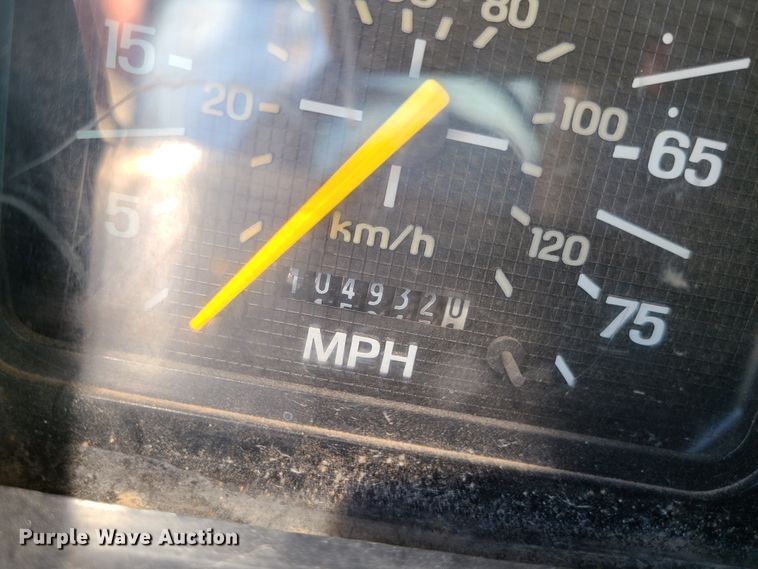 image for item GT9030 1998 Ford F800  dump truck