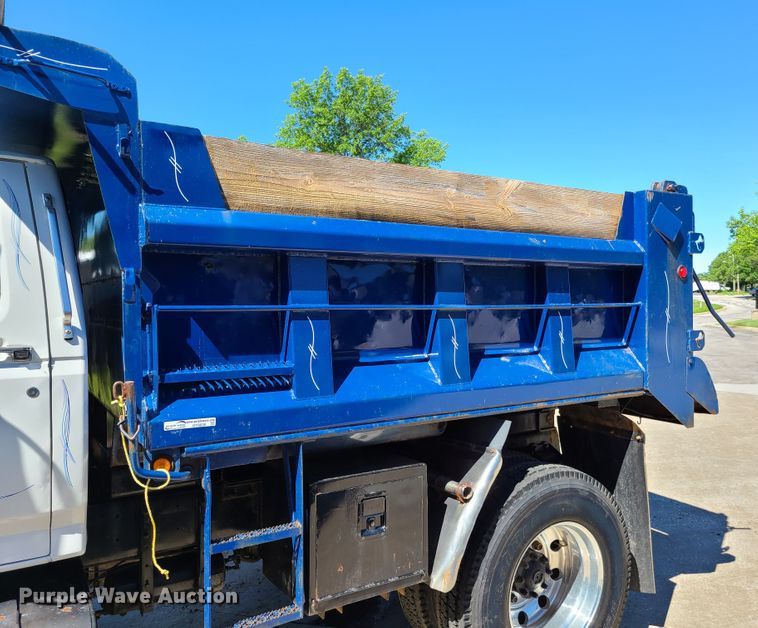 image for item GT9030 1998 Ford F800  dump truck