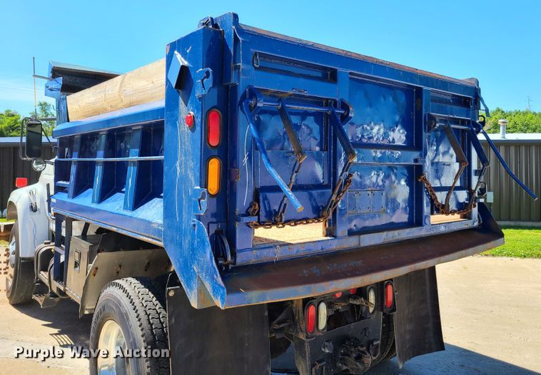 image for item GT9030 1998 Ford F800  dump truck