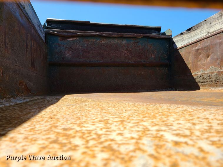 image for item GT9030 1998 Ford F800  dump truck