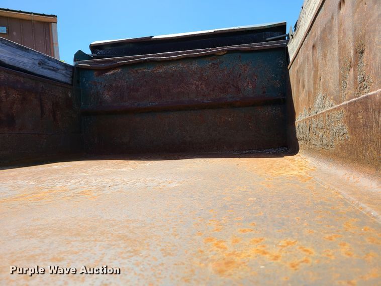 image for item GT9030 1998 Ford F800  dump truck