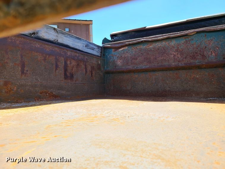 image for item GT9030 1998 Ford F800  dump truck