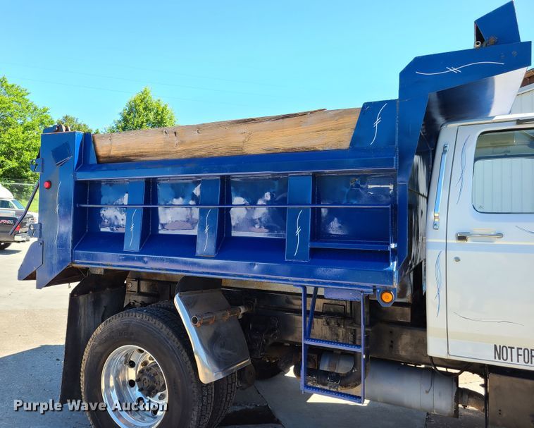 image for item GT9030 1998 Ford F800  dump truck