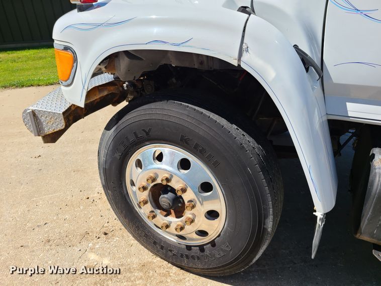 image for item GT9030 1998 Ford F800  dump truck