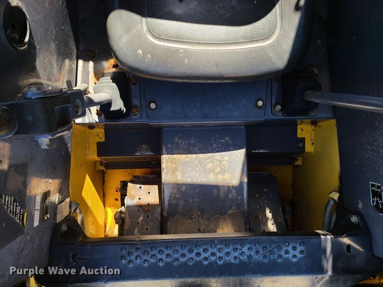 image for item GT9031 New Holland LS180  skid steer loader