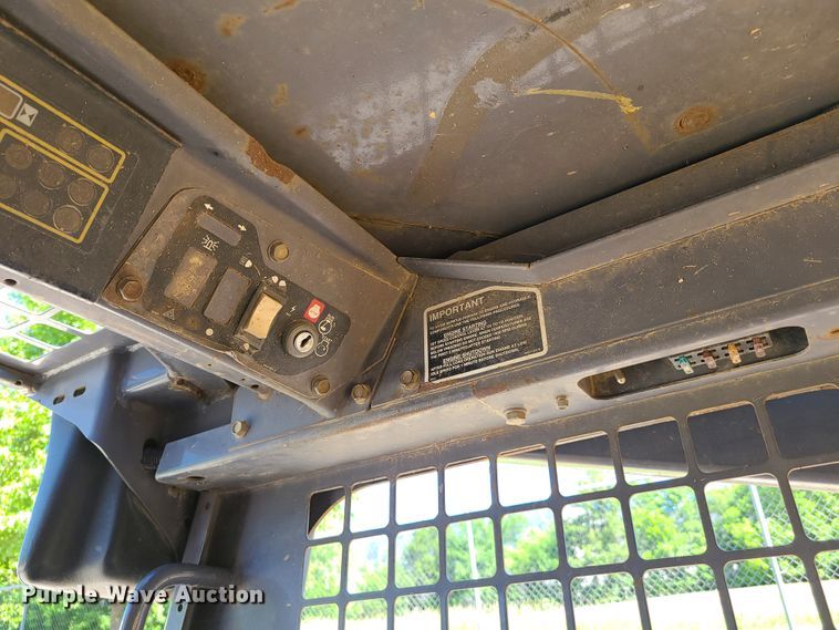 image for item GT9031 New Holland LS180  skid steer loader