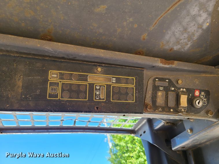 image for item GT9031 New Holland LS180  skid steer loader