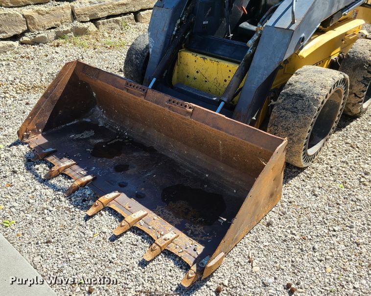 image for item GT9031 New Holland LS180  skid steer loader