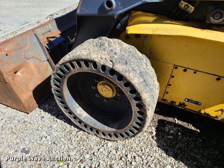 image for item GT9031 New Holland LS180  skid steer loader