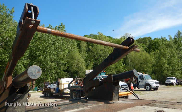 image for item GV9046 1997 Chevrolet C7500  flatbed truck