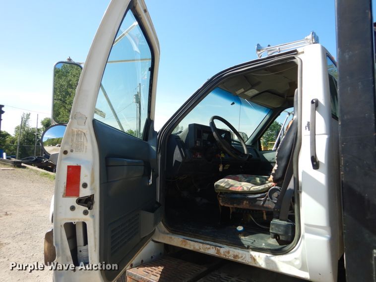 image for item GV9046 1997 Chevrolet C7500  flatbed truck