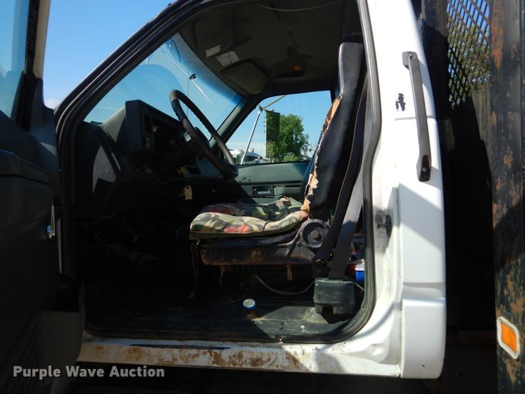 image for item GV9046 1997 Chevrolet C7500  flatbed truck