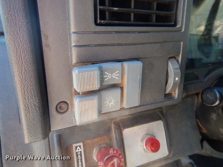 image for item GV9046 1997 Chevrolet C7500  flatbed truck