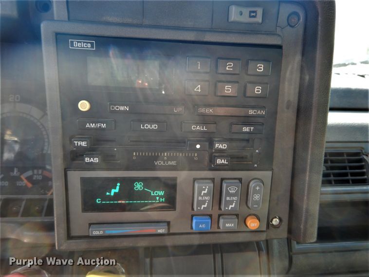 image for item GV9046 1997 Chevrolet C7500  flatbed truck