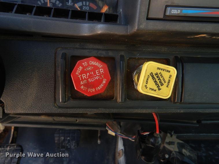 image for item GV9046 1997 Chevrolet C7500  flatbed truck