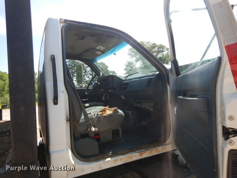 image for item GV9046 1997 Chevrolet C7500  flatbed truck