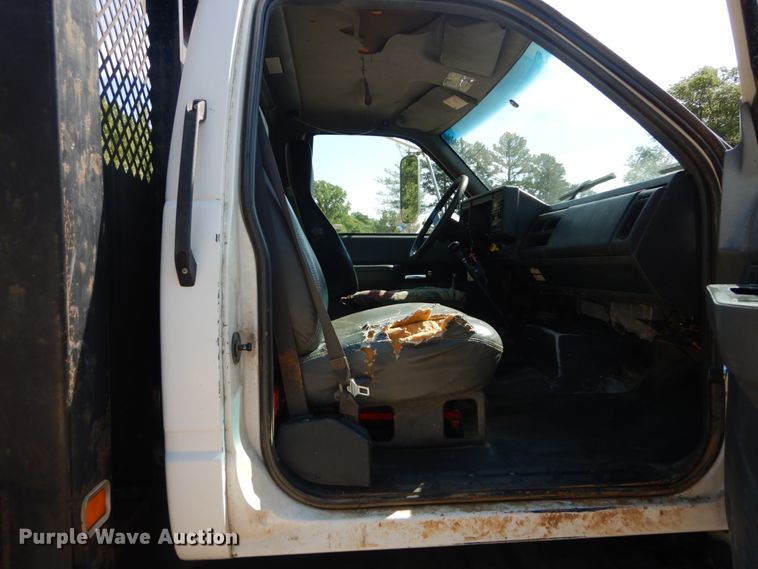 image for item GV9046 1997 Chevrolet C7500  flatbed truck