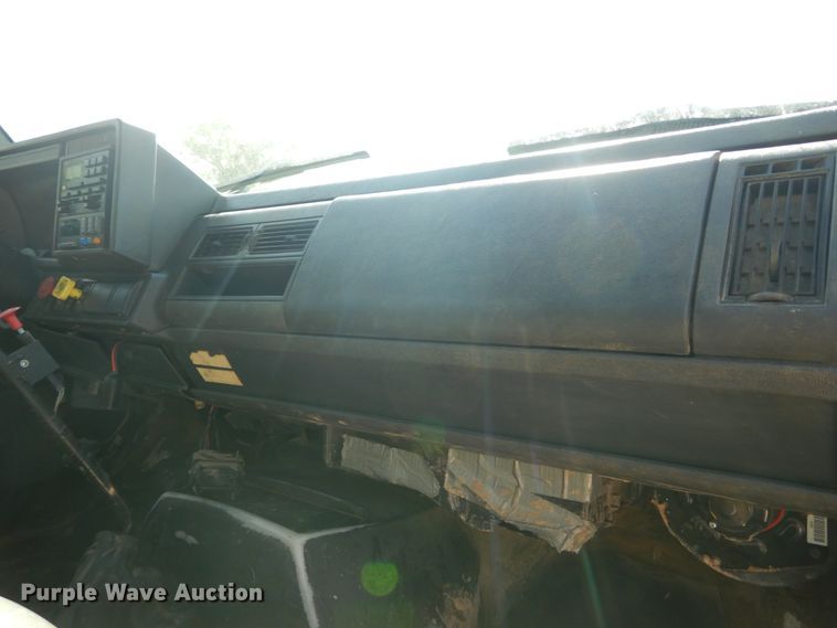 image for item GV9046 1997 Chevrolet C7500  flatbed truck