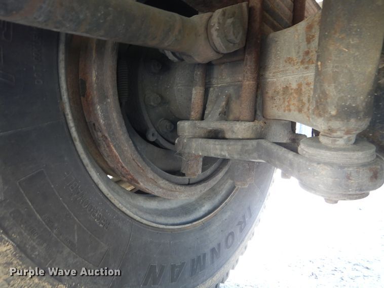 image for item GV9046 1997 Chevrolet C7500  flatbed truck