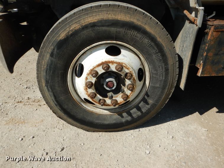 image for item GV9046 1997 Chevrolet C7500  flatbed truck