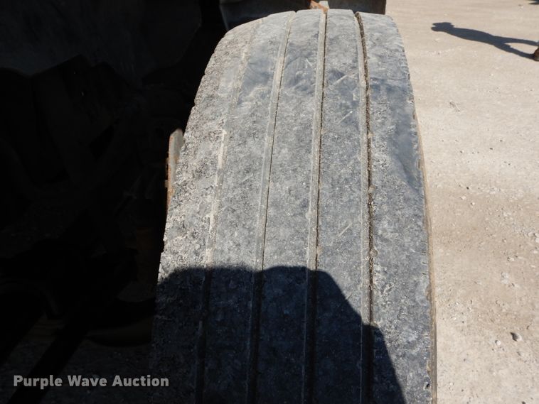 image for item GV9046 1997 Chevrolet C7500  flatbed truck