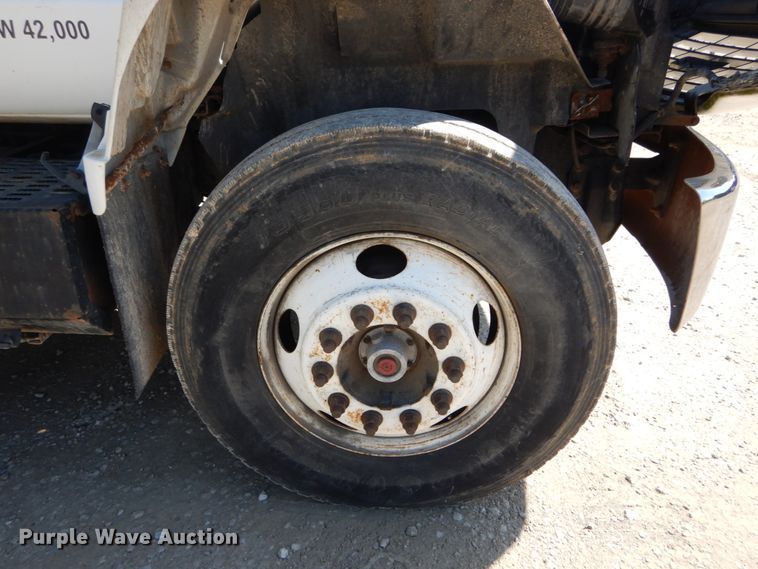 image for item GV9046 1997 Chevrolet C7500  flatbed truck