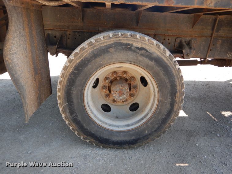 image for item GV9046 1997 Chevrolet C7500  flatbed truck