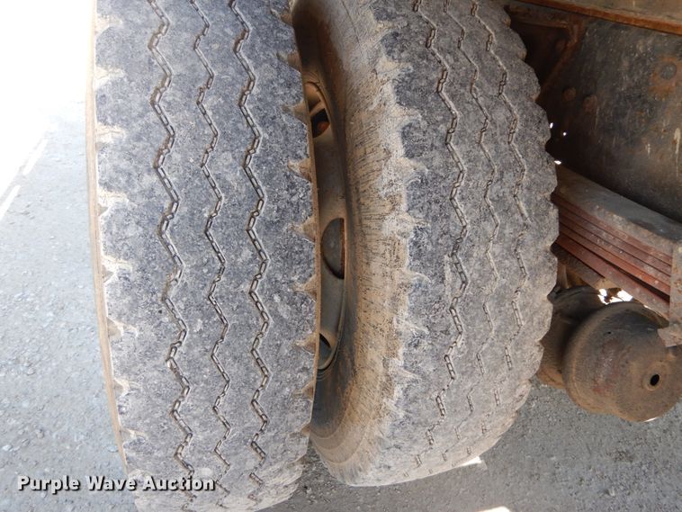 image for item GV9046 1997 Chevrolet C7500  flatbed truck