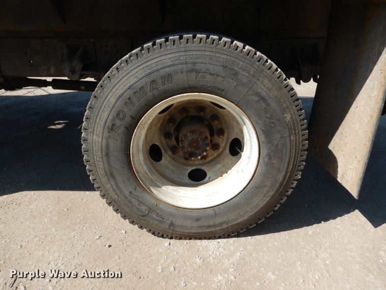 image for item GV9046 1997 Chevrolet C7500  flatbed truck