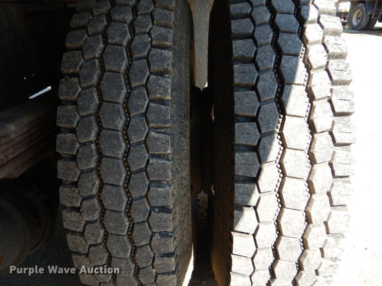 image for item GV9046 1997 Chevrolet C7500  flatbed truck