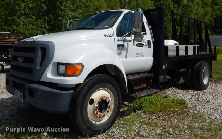 image for item GV9047 2004 Ford F750 Super Duty XL  flatbed truck