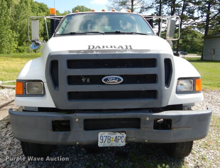 image for item GV9047 2004 Ford F750 Super Duty XL  flatbed truck