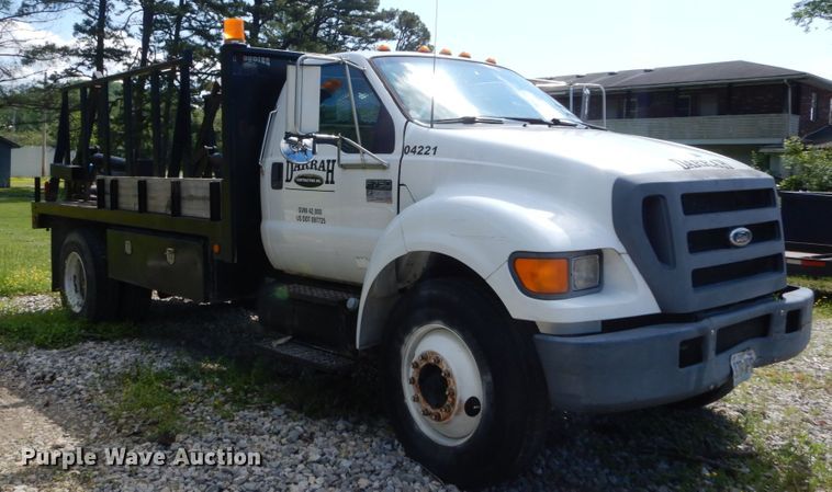 image for item GV9047 2004 Ford F750 Super Duty XL  flatbed truck