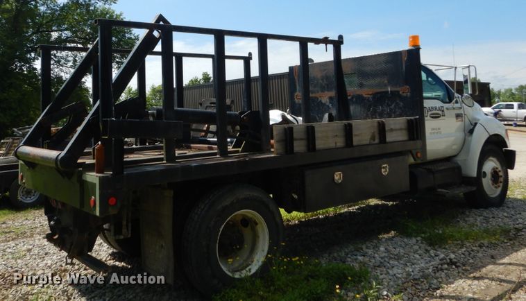 image for item GV9047 2004 Ford F750 Super Duty XL  flatbed truck