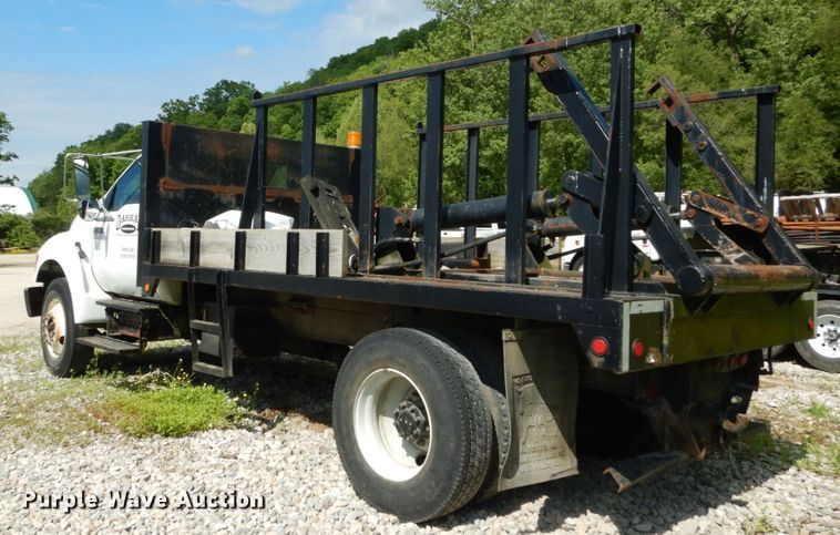 image for item GV9047 2004 Ford F750 Super Duty XL  flatbed truck