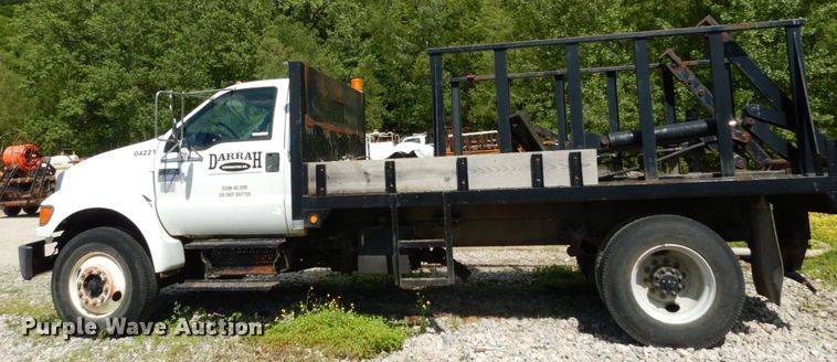 image for item GV9047 2004 Ford F750 Super Duty XL  flatbed truck