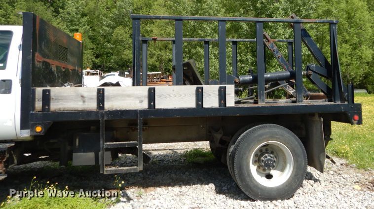 image for item GV9047 2004 Ford F750 Super Duty XL  flatbed truck