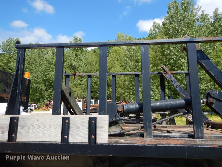 image for item GV9047 2004 Ford F750 Super Duty XL  flatbed truck