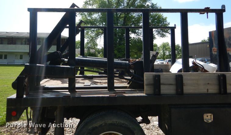 image for item GV9047 2004 Ford F750 Super Duty XL  flatbed truck