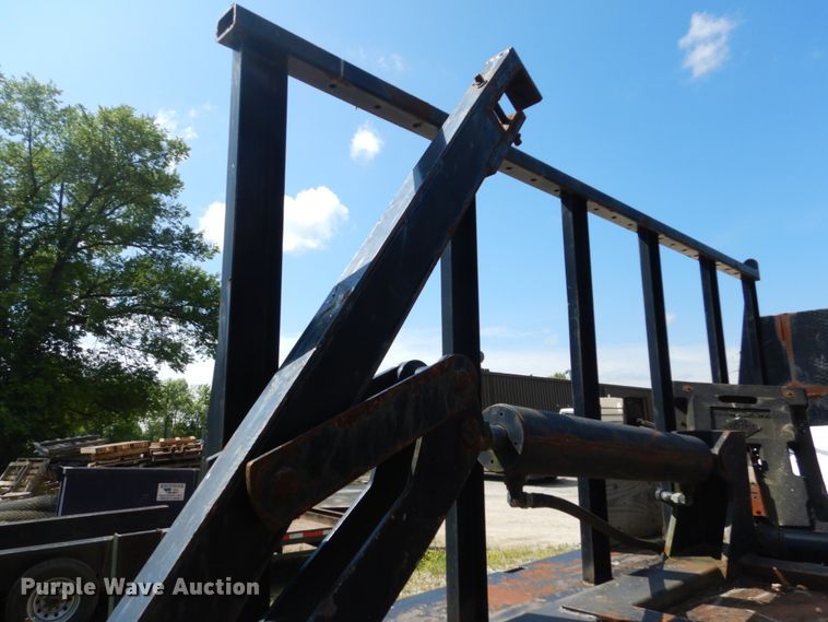 image for item GV9047 2004 Ford F750 Super Duty XL  flatbed truck