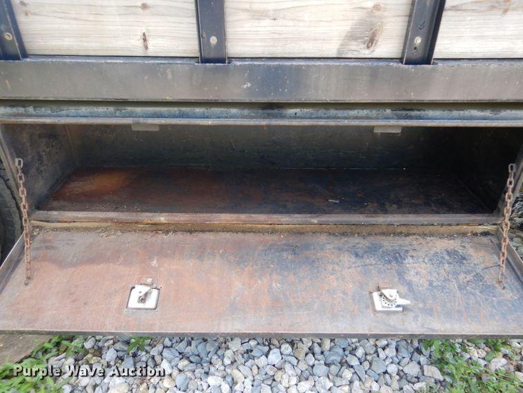 image for item GV9047 2004 Ford F750 Super Duty XL  flatbed truck