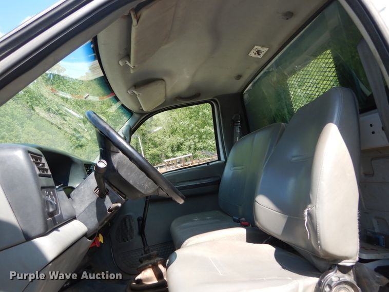 image for item GV9047 2004 Ford F750 Super Duty XL  flatbed truck