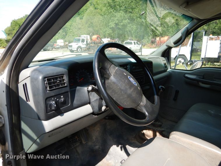 image for item GV9047 2004 Ford F750 Super Duty XL  flatbed truck