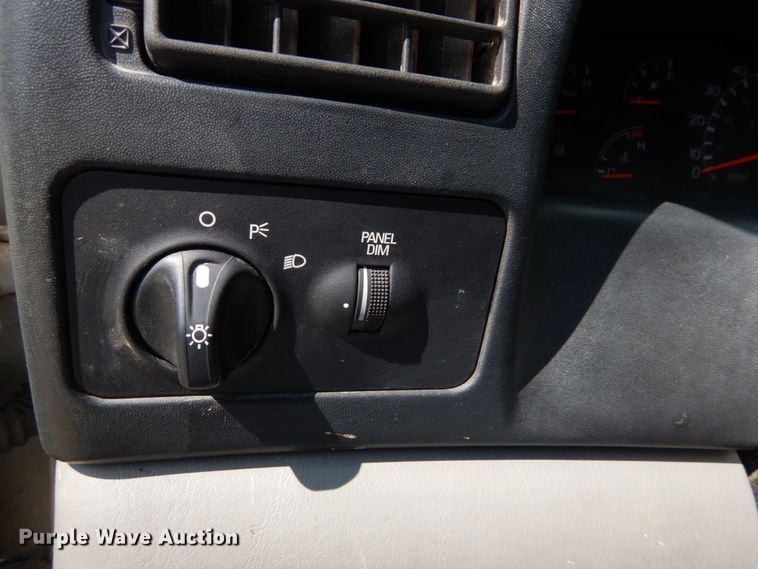 image for item GV9047 2004 Ford F750 Super Duty XL  flatbed truck