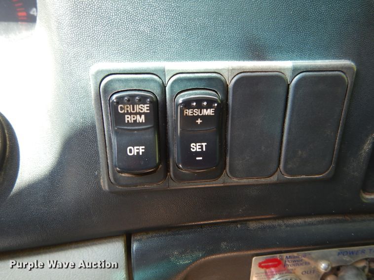 image for item GV9047 2004 Ford F750 Super Duty XL  flatbed truck